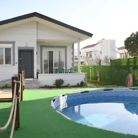 Land Of Legends Karsisi Havuzlu Mustakil Ev Belek